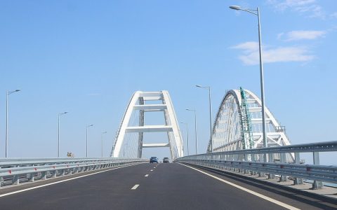 Очередь у Крымского моста со стороны Керчи выросла с 8 утра