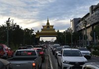 На Крымском мосту скопились сотни машин с двух сторон