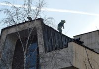 В Алуште потушили пожар в неэксплуатируемой пятиэтажке на улице Виноградной