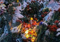 В Керчи почтили память погибших в колледже восемь лет спустя