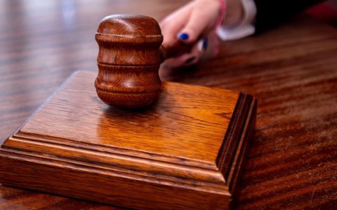 В Алуште арендаторша земли погасила долг в 261 тысячу после ареста счетов